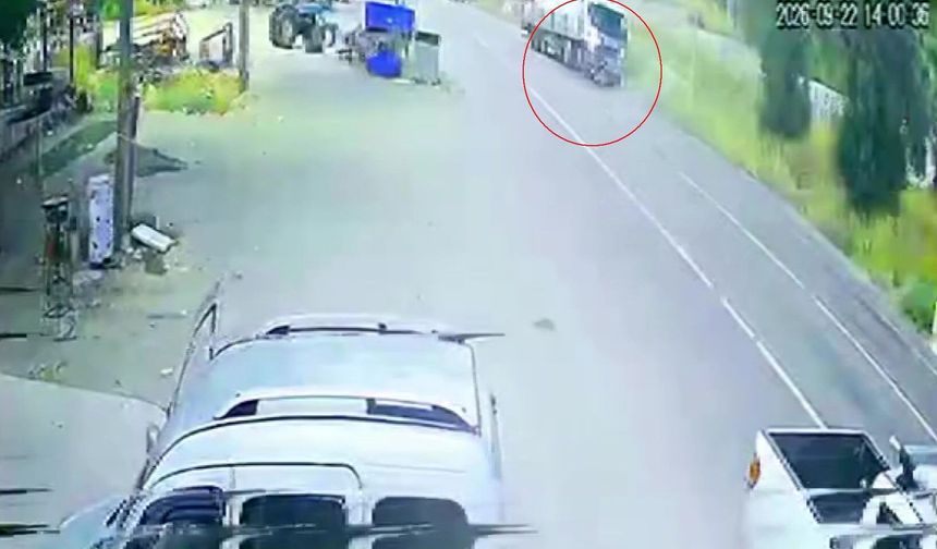 Antalya'da kamyonun önünde yeni aldığı motorla metrelerce sürüklendi! VİDEO İZLE