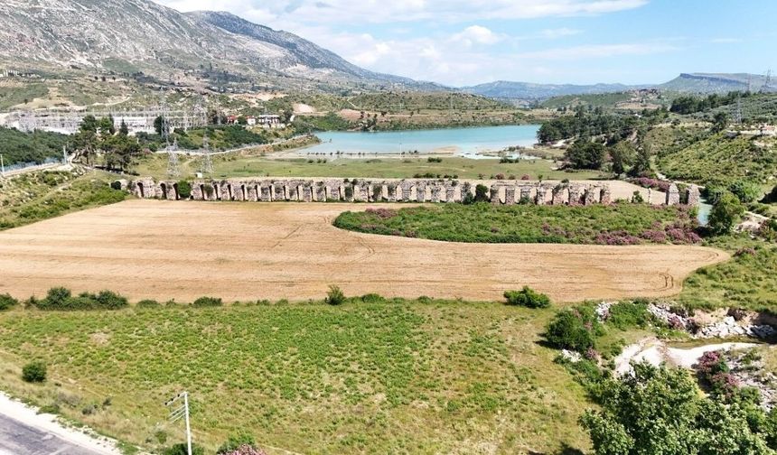 Antalya'da o antik kentin tarihi kemerleri tahrip oluyor