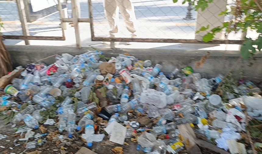 Manavgat'ta boş araziyi çöpe çevirdiler: Pes artık dedirtti