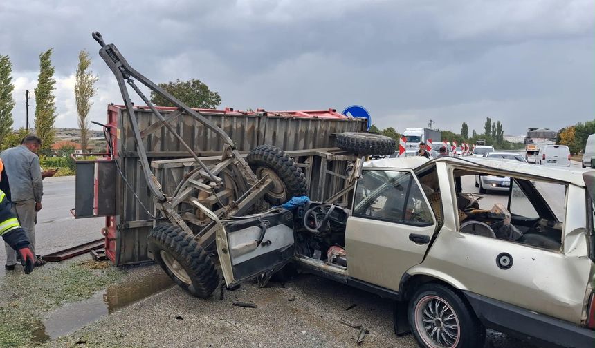 Burdur-Antalya yolunda feci kazada 20 yaşındaki sürücü ağır yaralandı