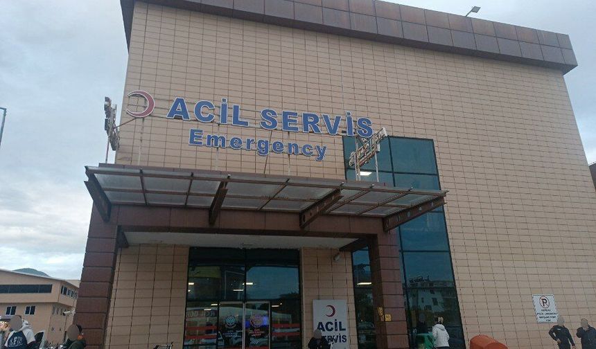 Alanya’da iki otomobil çarpıştı: 3 yaralı
