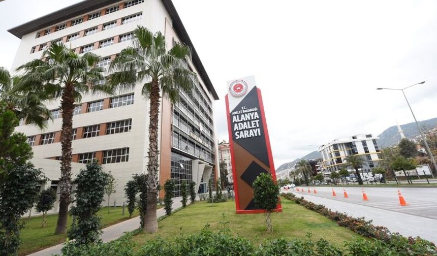 Alanya'da araçtan ses sistemi çalan çocuklar cezaevine gönderildi