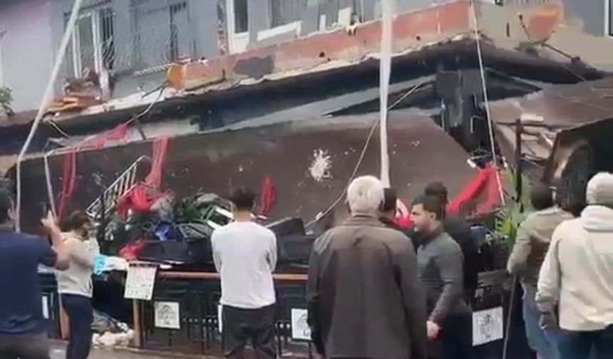 Alanya Barlar Sokağı'nda restoranın çatısı çöktü