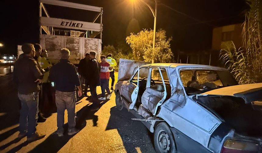 Antalya-Alanya yolunda araçta sıkıştılar