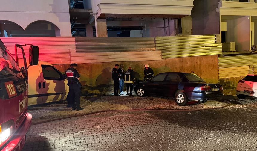Antalya'da park halindeki otomobilin yanışı onları harekete geçirdi