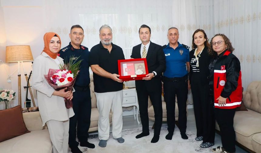 Kaymakam Öztürk, Gazi Barış Erdoğan’ı evinde ziyaret etti
