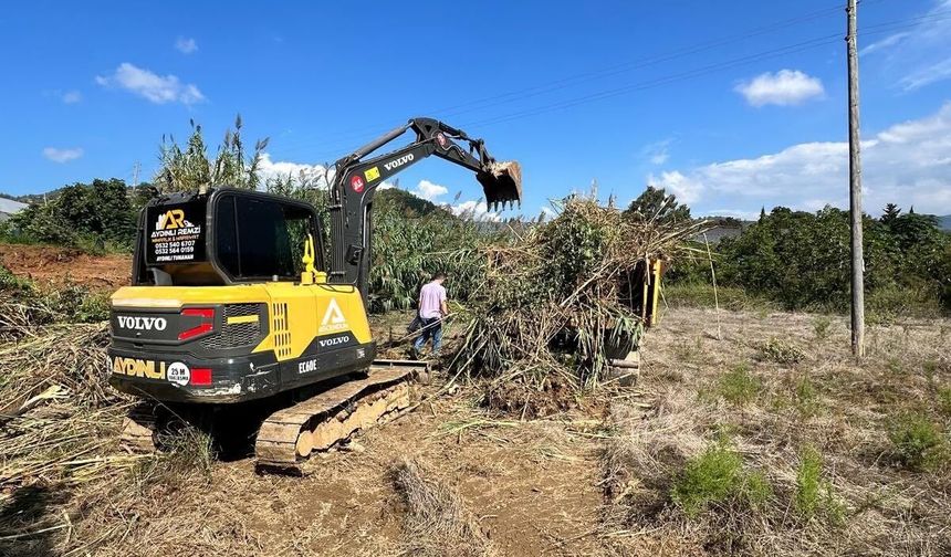 Gazipaşa’da 15 yaşındaki çocuk iş makinesine sıkıştı