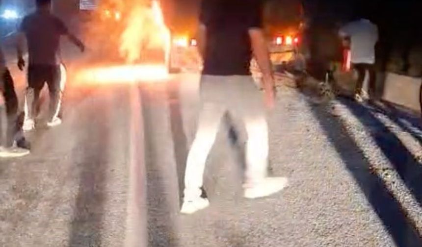 Manavgat'ta odun yüklü kamyon küle döndü