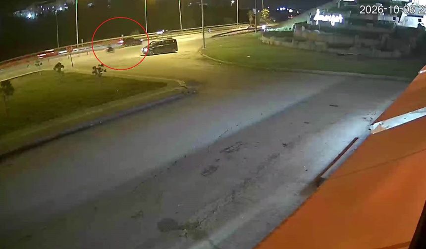 Kontrolsüz dönen otomobil motosiklete çarptı: 1 yaralı