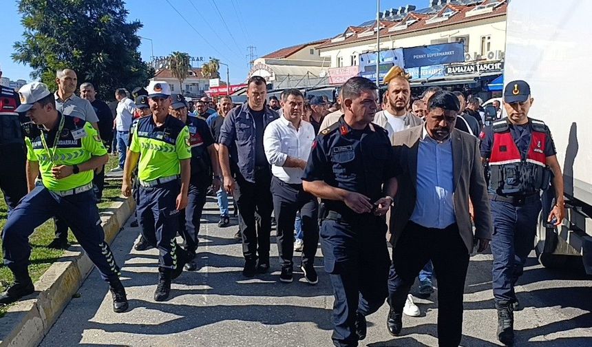 Marka avukatlarına tepki: Antalya'nın o ilçesinde esnaf yolu kapattı