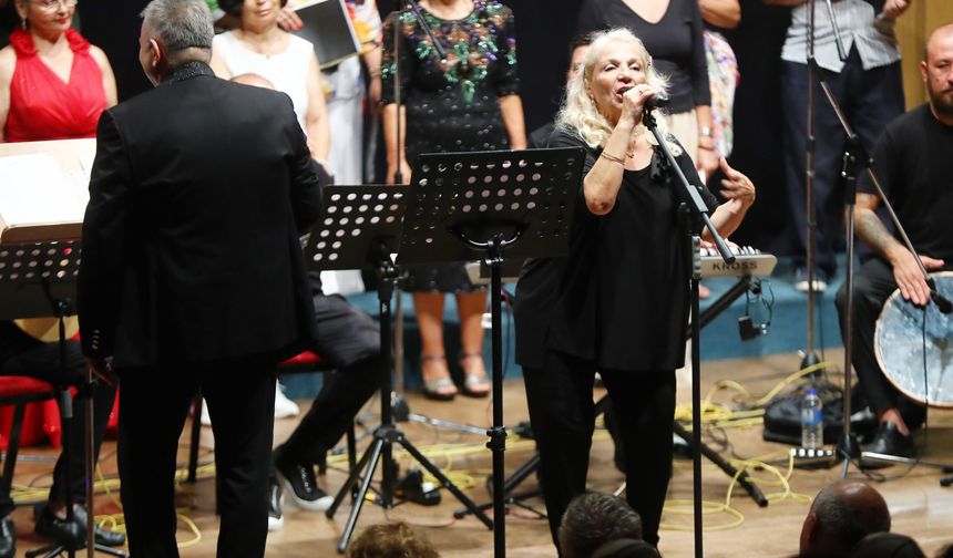 65 yaş üstü bireylere Antalya'da konser